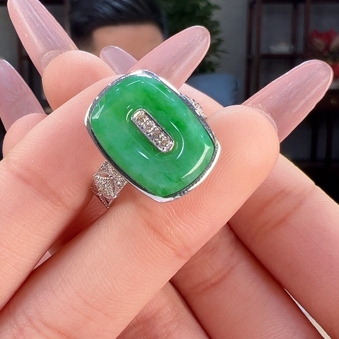 翡翠戒指18K金镶嵌戒指