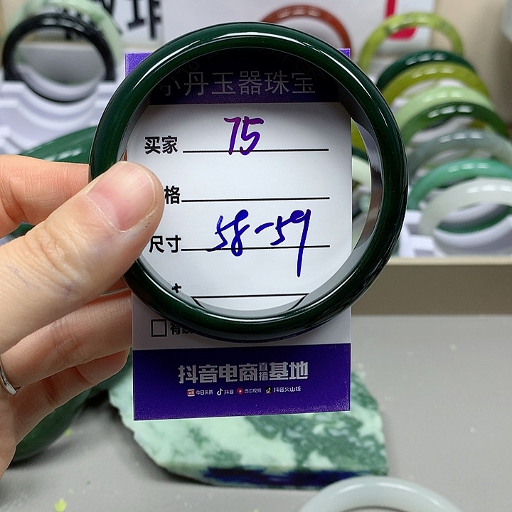 蛇纹石玉手镯未镶嵌依**棠