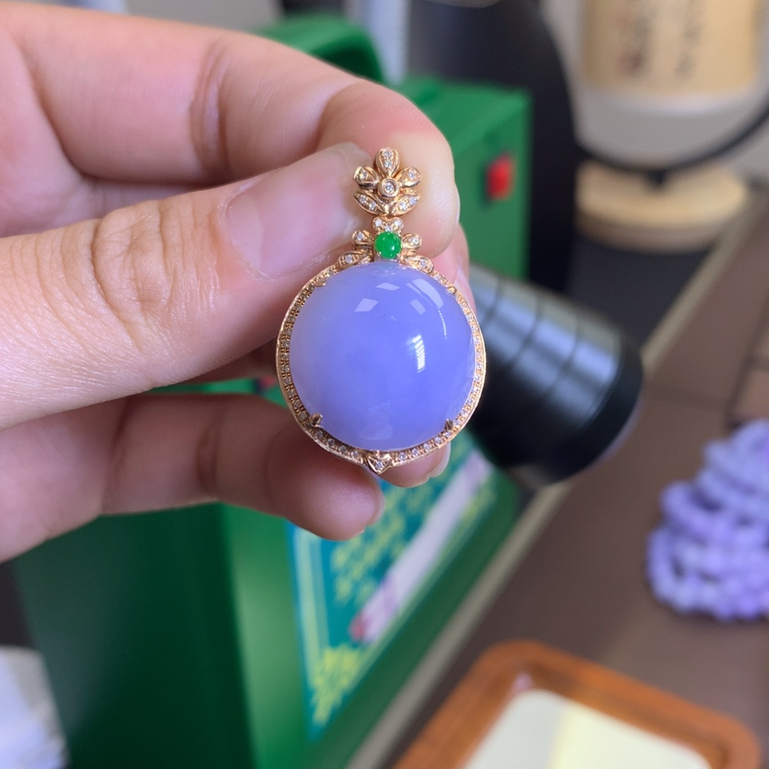 翡翠颈饰18K金镶嵌翡翠