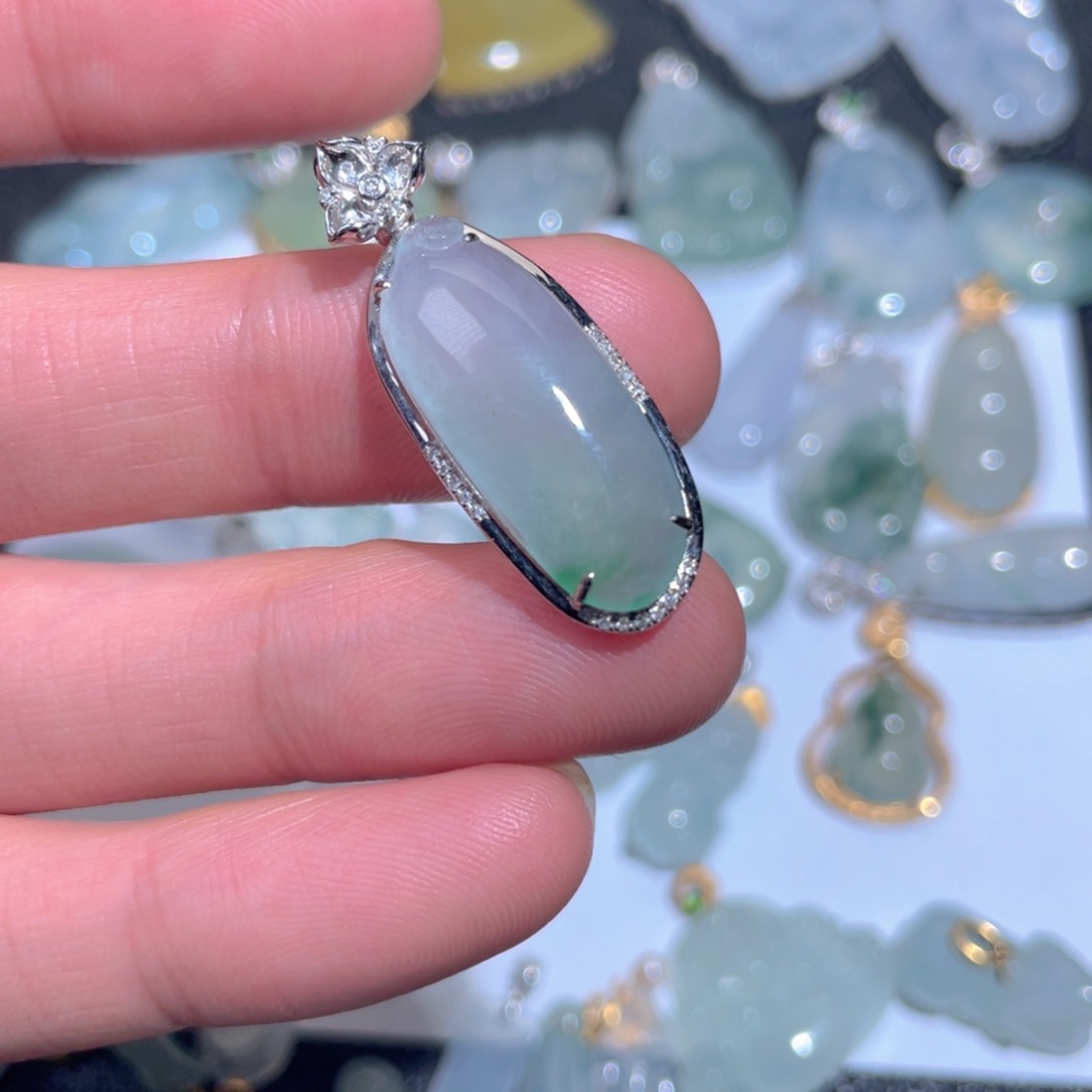 翡翠颈饰18K金镶嵌翡翠