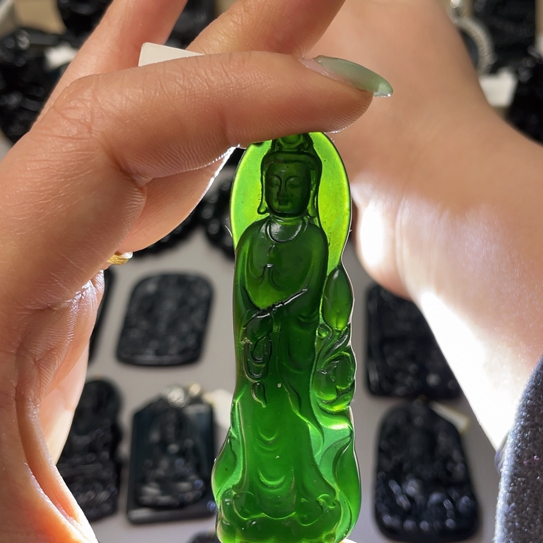 蛇纹石玉未镶嵌吊坠