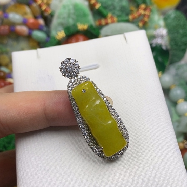 翡翠未镶嵌吊坠(赠链)