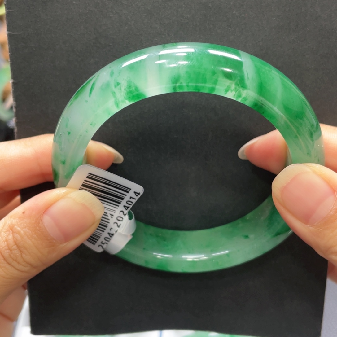 张***某石英质玉手镯未镶嵌