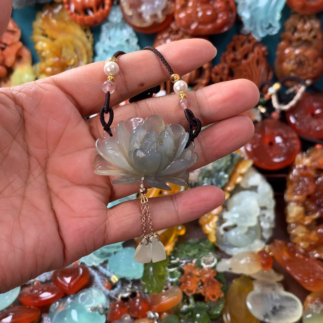 蛇纹石玉挂坠未镶嵌