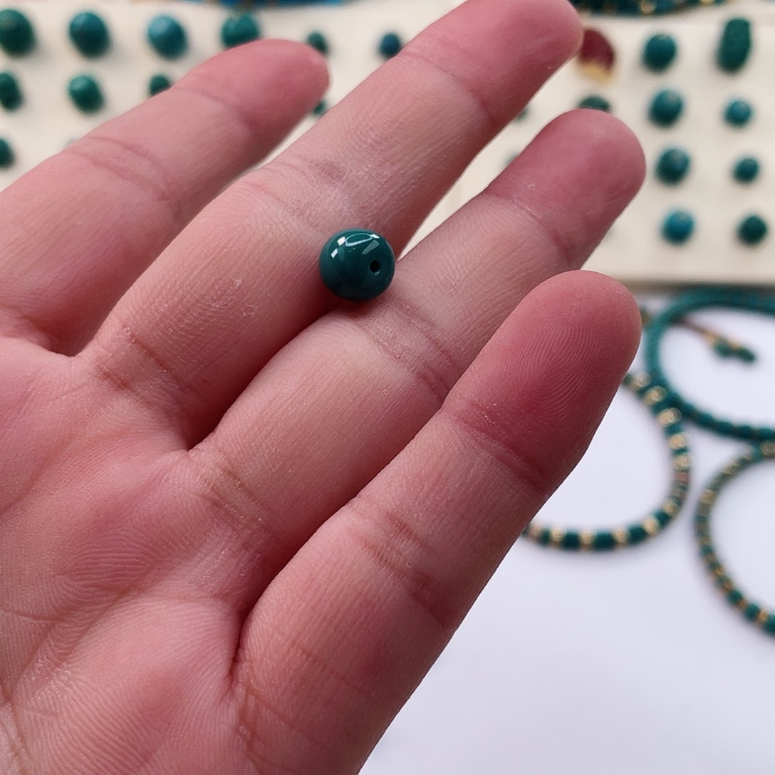 绿松石颈饰未镶嵌