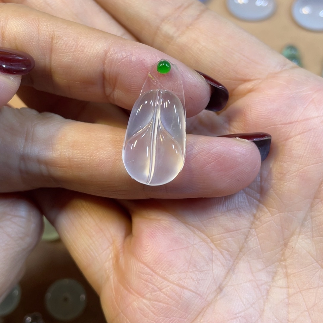 翡翠颈饰未镶嵌叶子