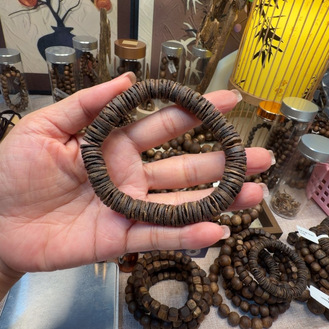 晨***5沉香碎屑沉香片片珠卡10mm14克