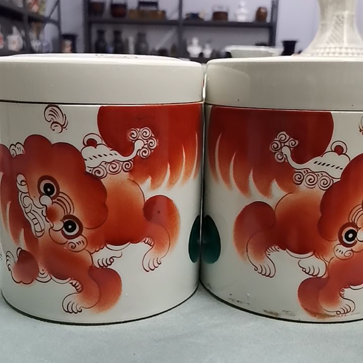 壶夷***人红狮子茶叶罐一对