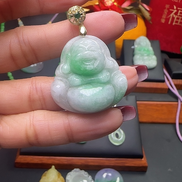 翡翠颈饰未镶嵌佛公