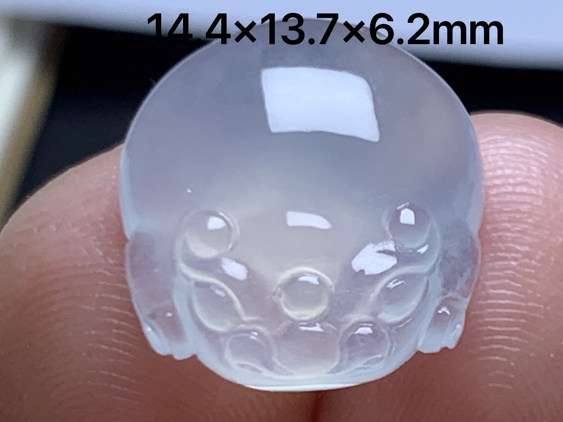 缅甸A货翡翠，高冰胖金蟾，雕工精赞，种老水润，胶感十足，