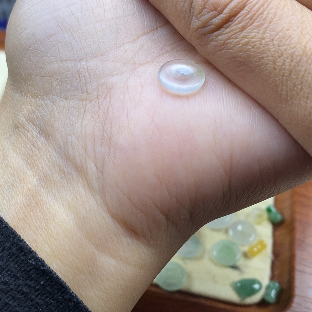 是***呀翡翠未镶嵌颈饰翡翠