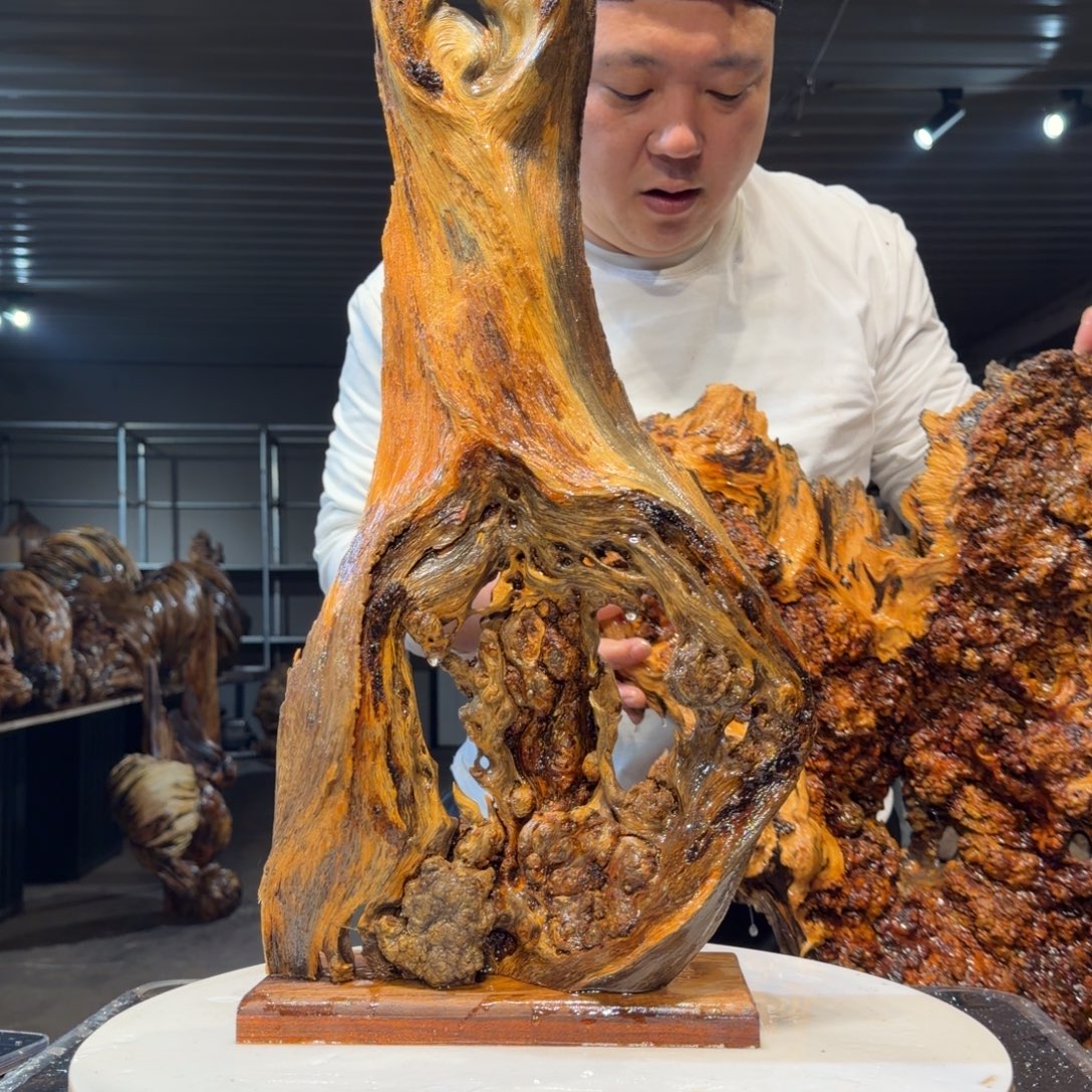 牡***峰木王一刀琥珀木摆件144