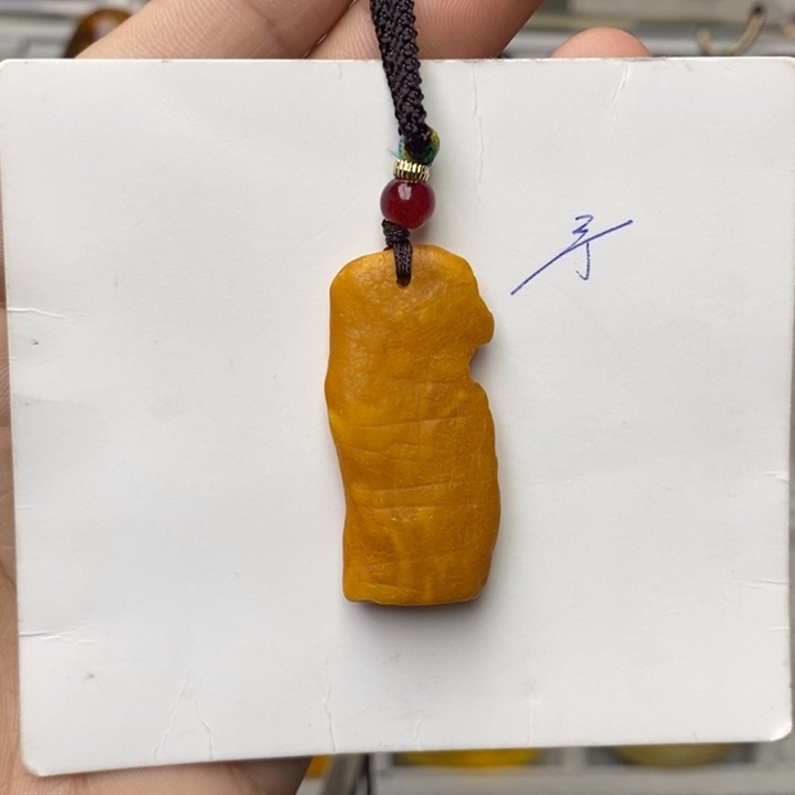 未镶嵌琥珀珠宝奇石