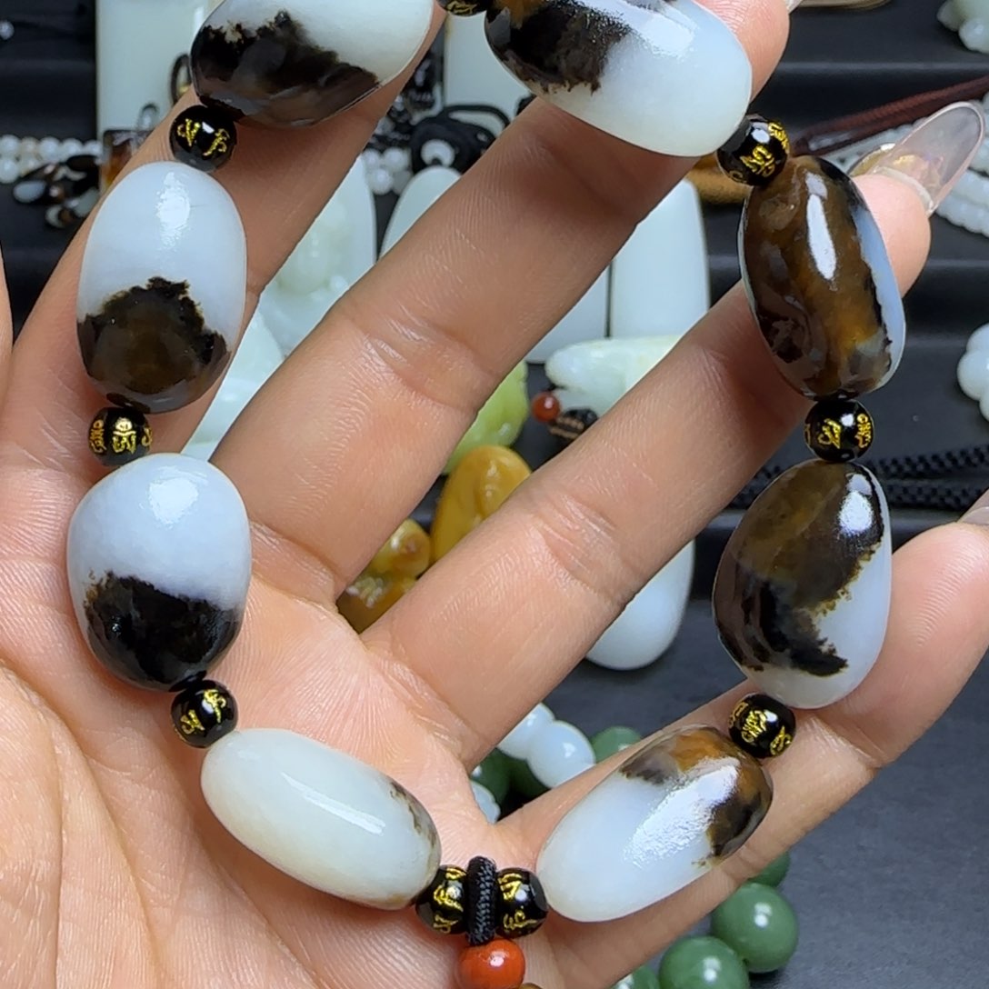 和田玉颈饰未镶嵌