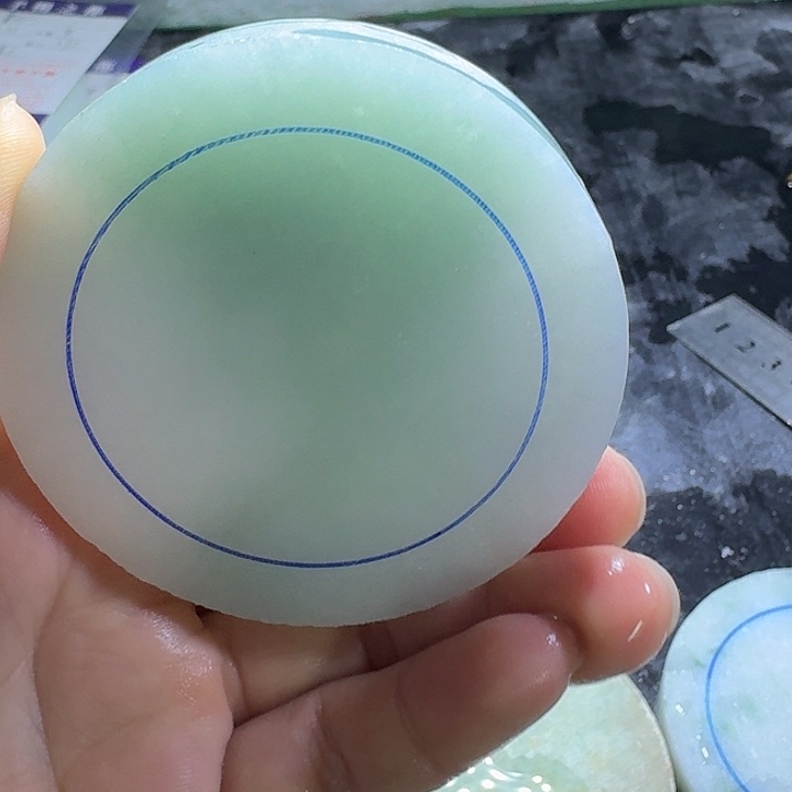 定制翡翠手镯未镶嵌开****?