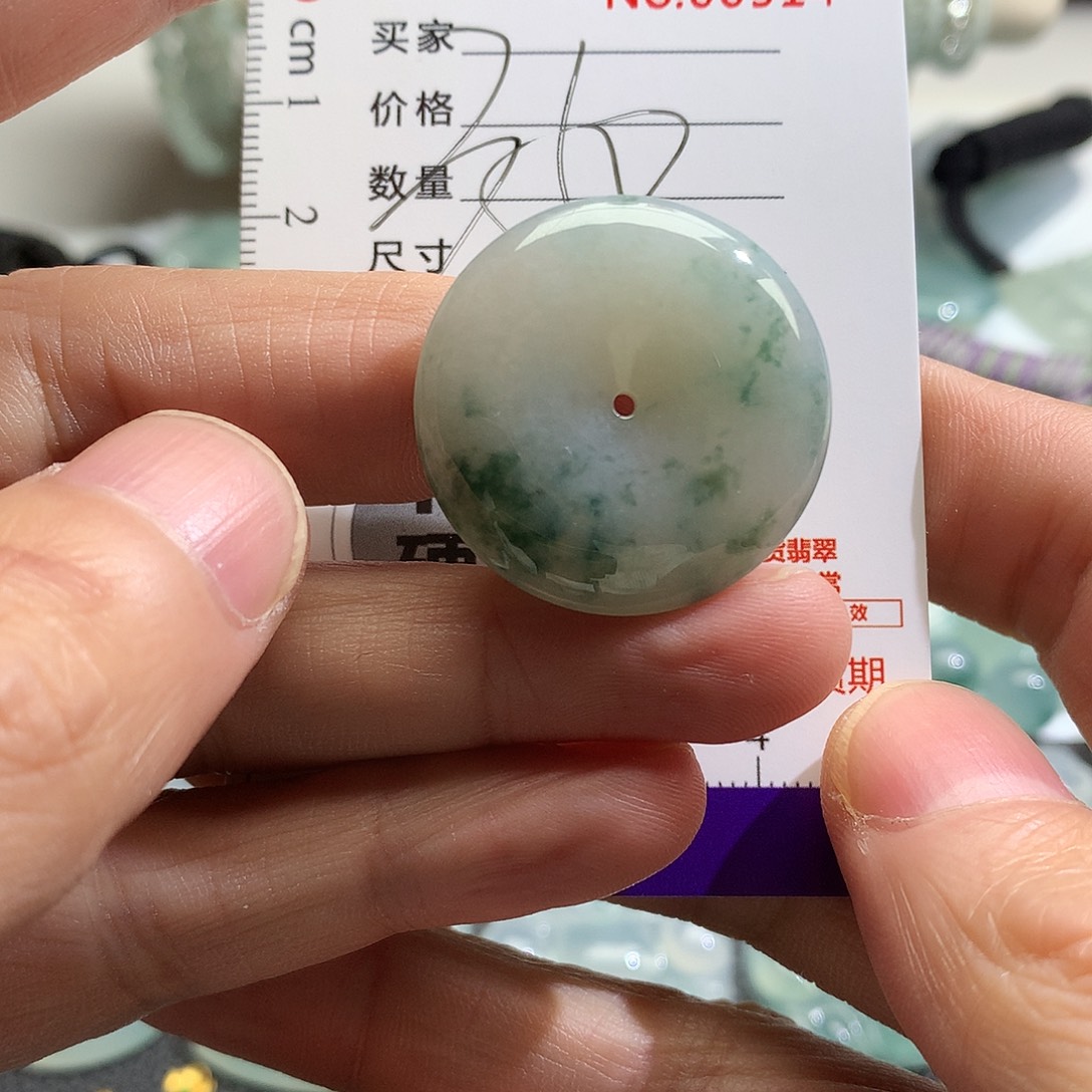 翡翠未镶嵌颈饰吊坠