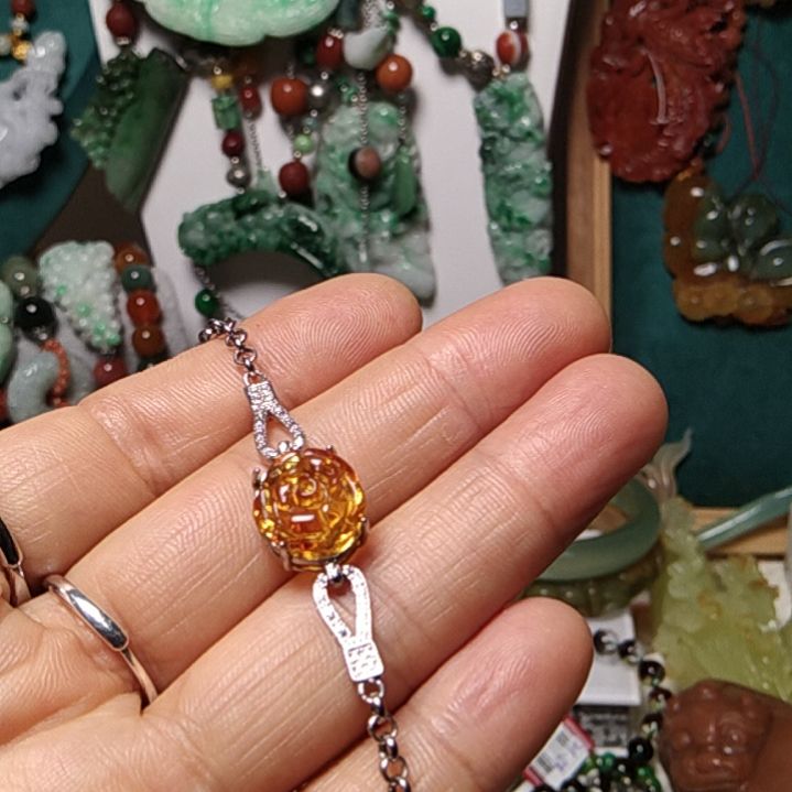 蛇纹石玉吊坠未镶嵌