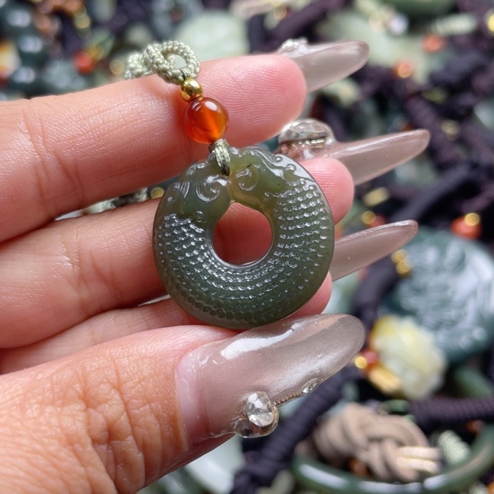 和田玉颈饰未镶嵌