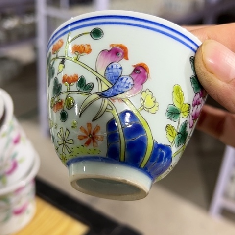 是因为她没有勇气跟他们分开所以你