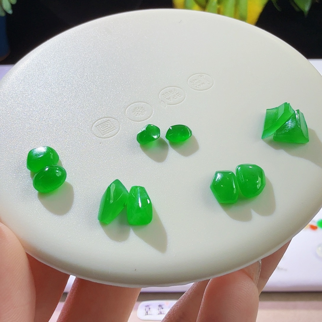 翡翠未镶嵌颈饰每一对不同价（欢迎点菜！