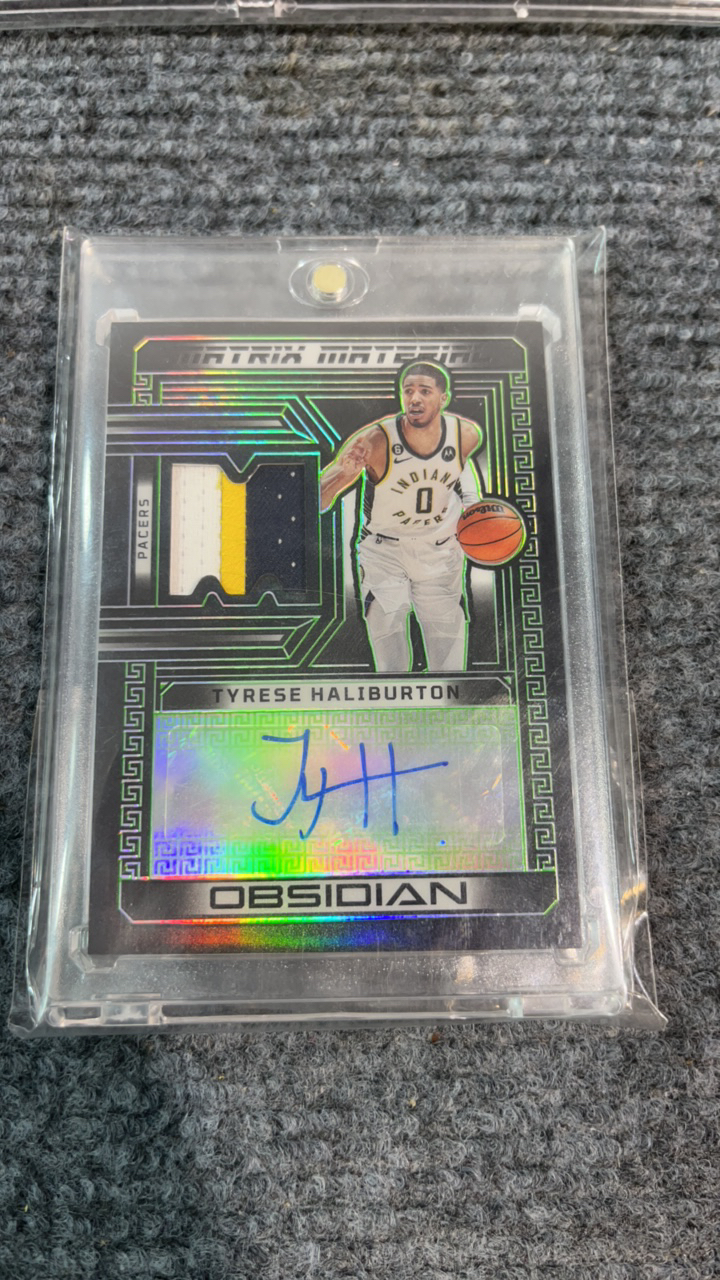 哈里伯顿 亲笔签字+亲穿3色物料 25编球星卡 帕尼尼正品