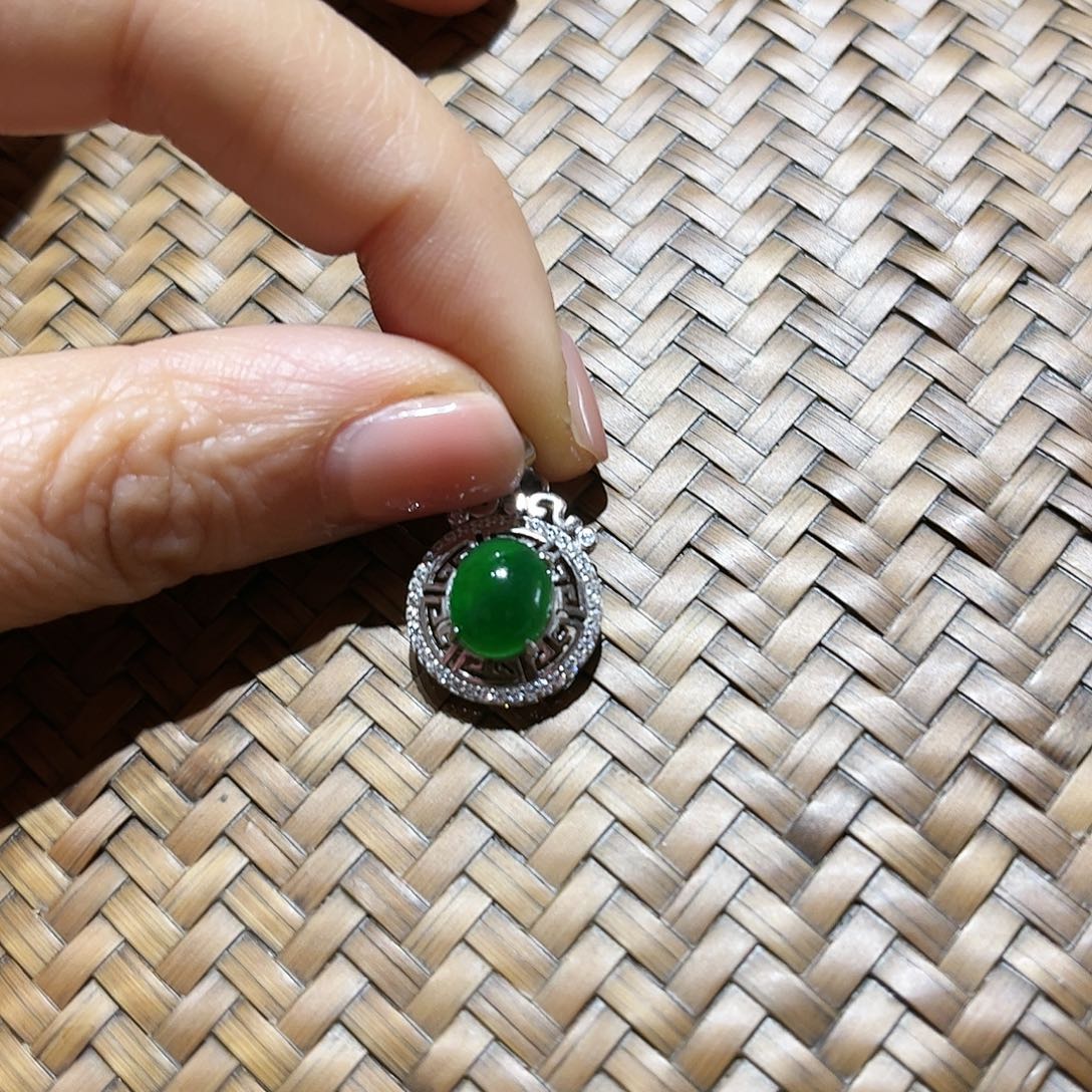 翡翠银S925镶嵌颈饰个性十足时尚