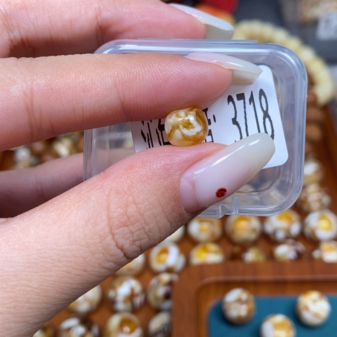 蜜蜡未镶嵌珠宝奇石3718