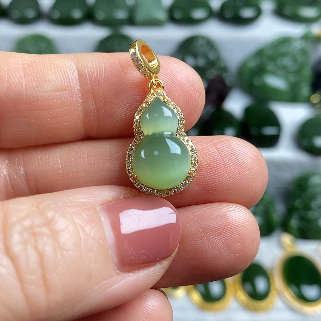 和田玉未镶嵌耳饰