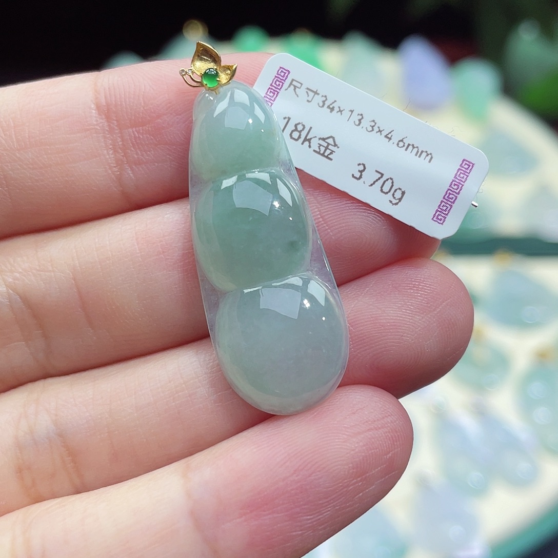 颈饰18K金镶嵌翡翠四季豆
