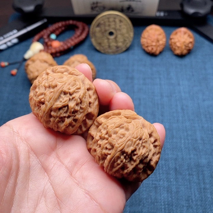 桃核吊坠山西球白41
