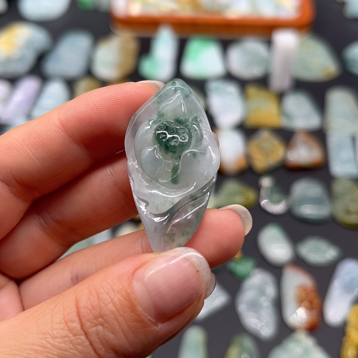 【闪购商品】翡翠颈饰未镶嵌荷花