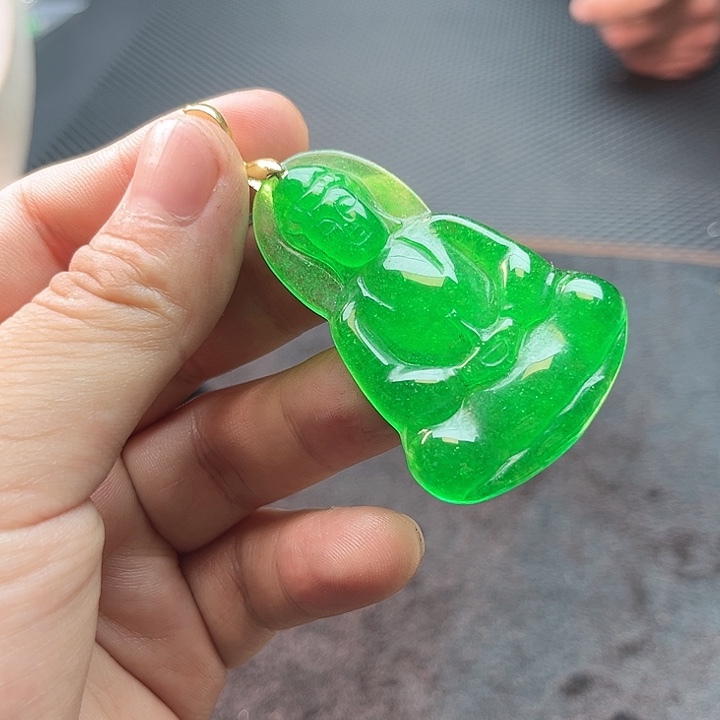 翡翠颈饰未镶嵌啊啊