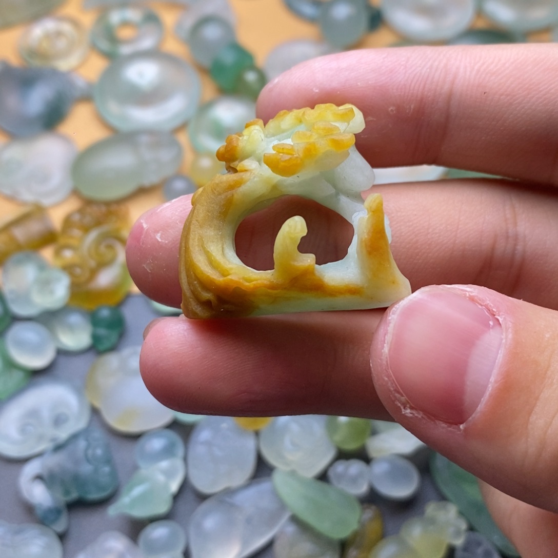 定制翡翠未镶嵌挂件