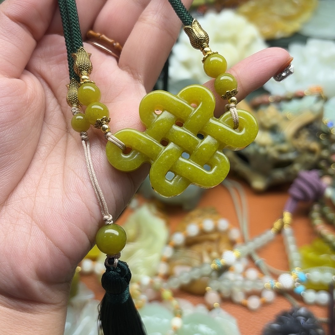 蛇纹石玉未镶嵌吊坠