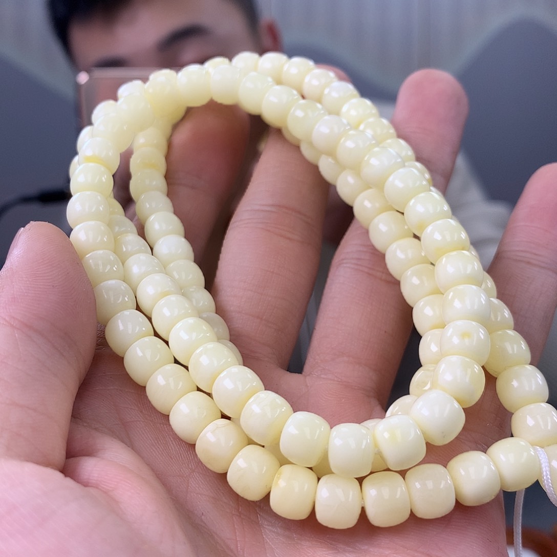 蜜蜡珠宝奇石未镶嵌