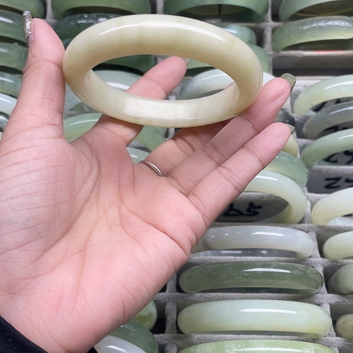 蛇纹石玉未镶嵌手镯274