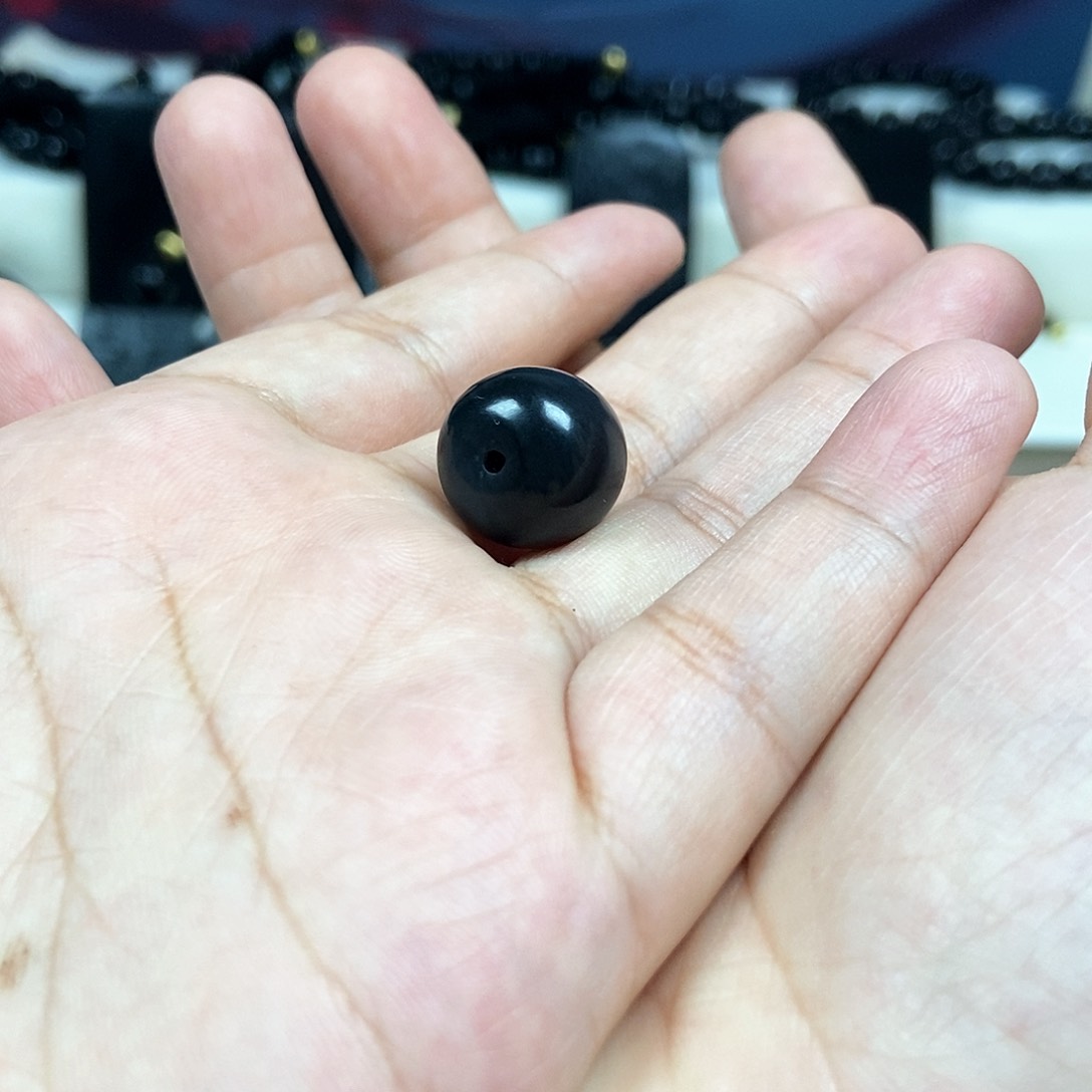 手串未镶嵌和田玉（墨玉）土*金卡14墨玉单珠