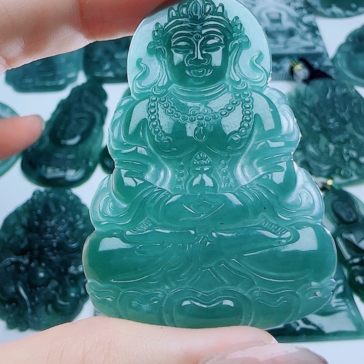 翡翠未镶嵌颈饰多样性发货天然的A货翡翠