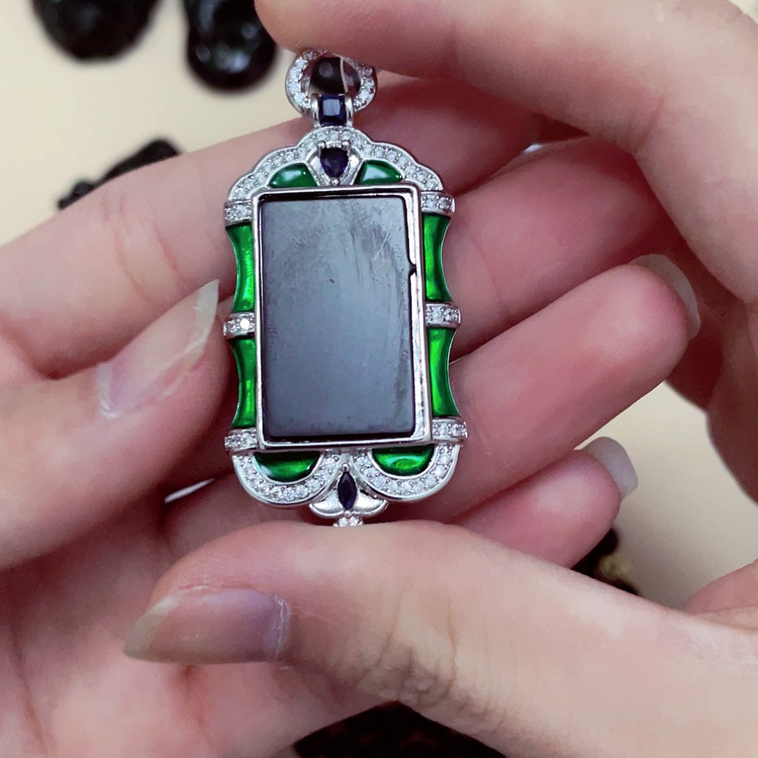 翡翠颈饰未镶嵌翡翠