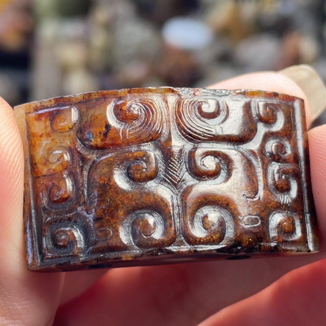 反***英和田玉未镶嵌颈饰