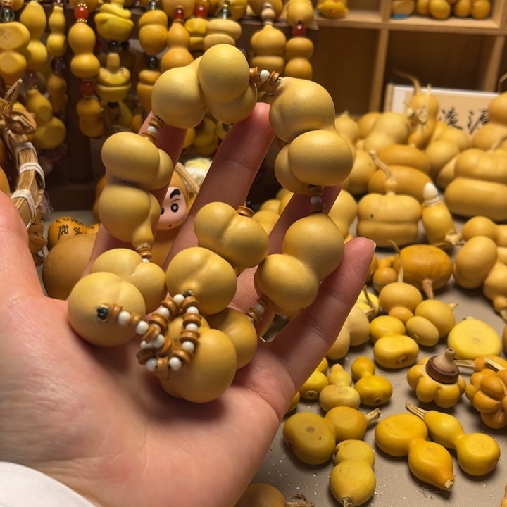 胖金蟾手持葫芦葫芦