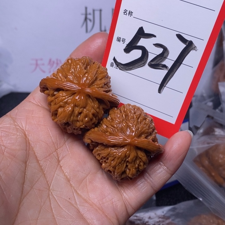 文玩核桃把件527，40四座楼色差