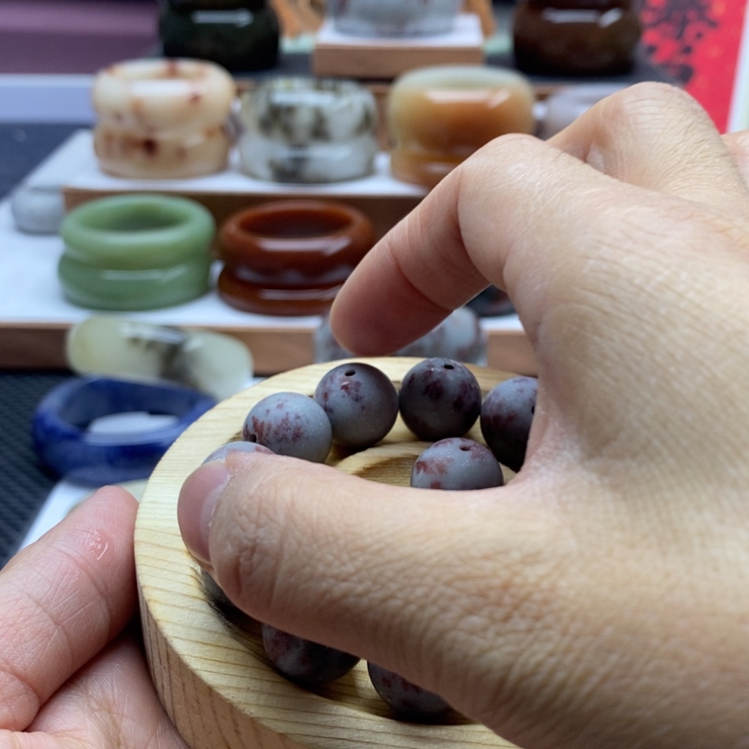 石英质玉未镶嵌手镯知**乐