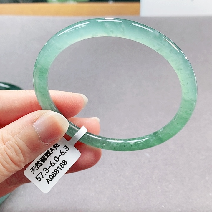 【闪购商品】翡翠手镯（圆镯）未镶嵌