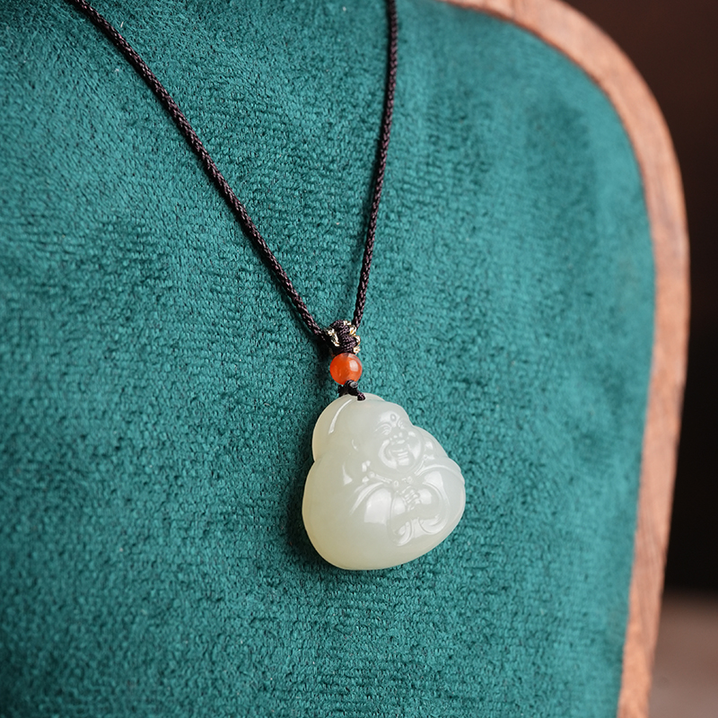 【鑫浩珠宝】新疆和田玉 且末-白玉抱抱佛吊坠一件 时尚百搭