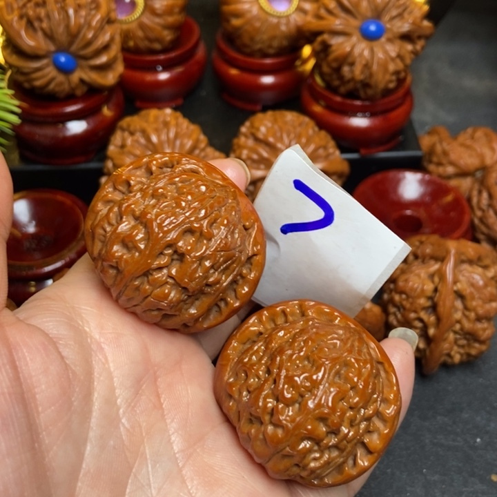 38白狮子7文玩核桃狮子