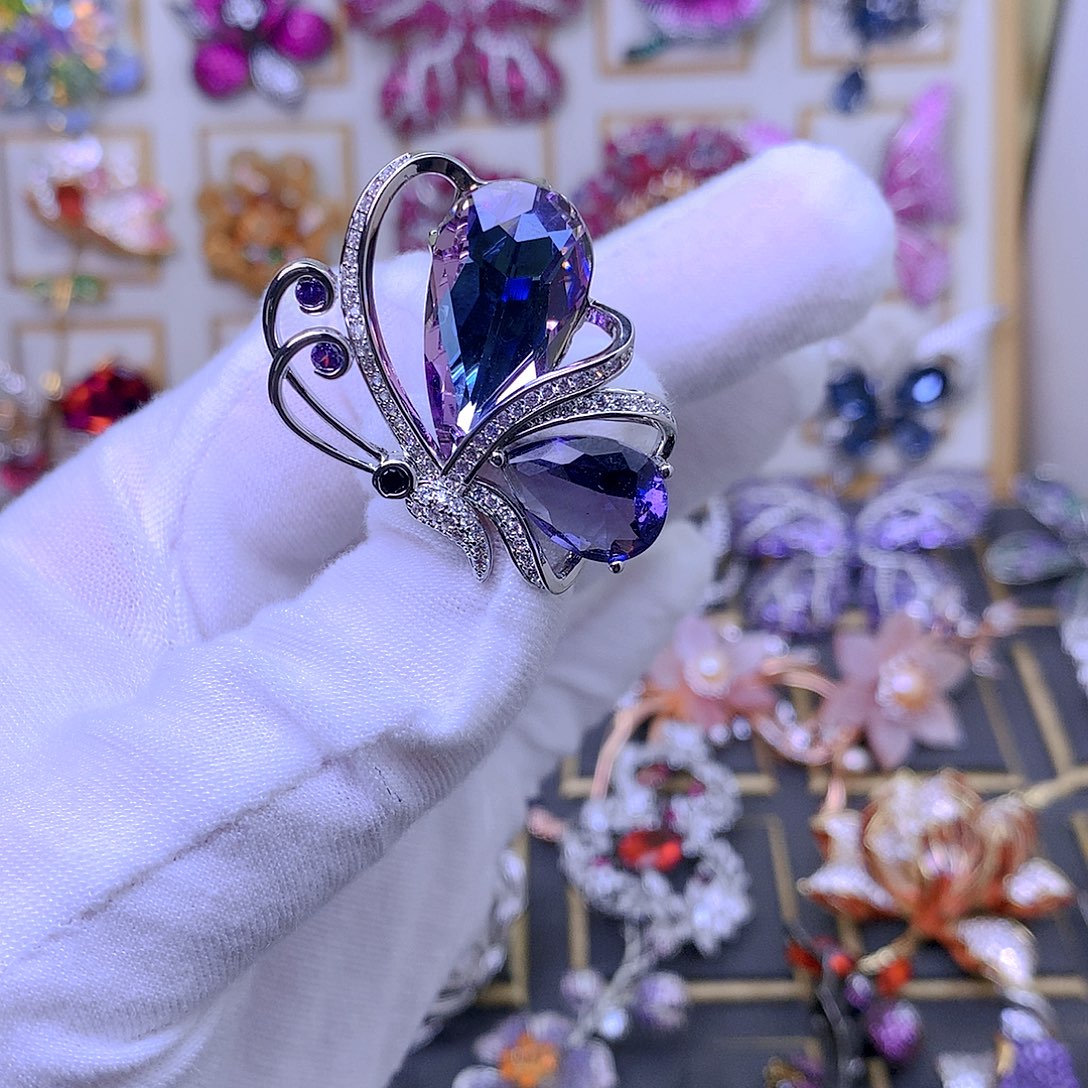 合成立方氧化锆铜胸针胸花