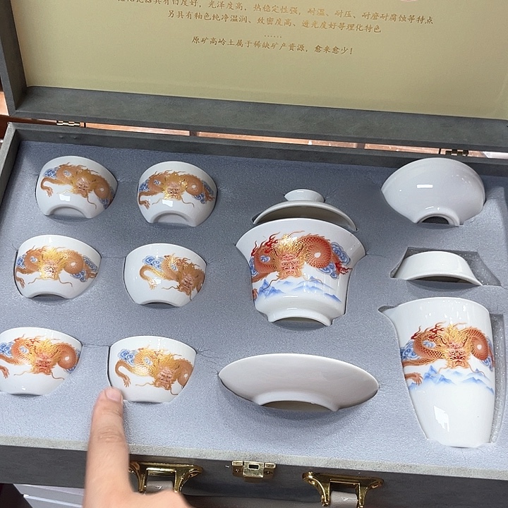 孤品茶具套装等。      