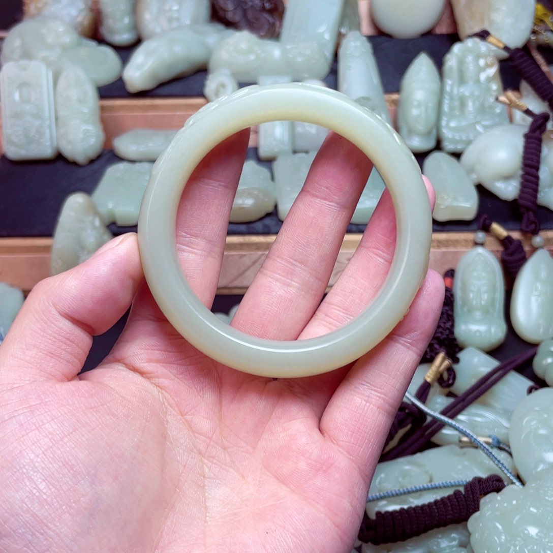 和田玉颈饰未镶嵌