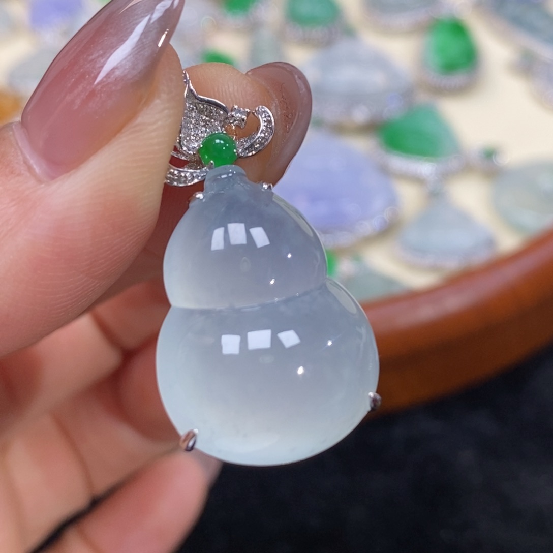 翡翠吊坠(赠链)18K金镶嵌